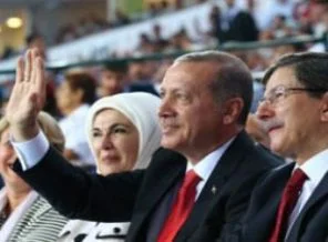 Ak Partililerin kongrede ayakta alkışladığı an
