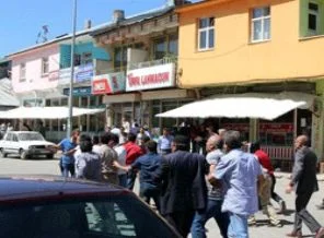 Bingöl'de esnaf PKK'lıları kovaladı