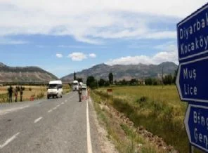 Diyarbakır Kulp yolu kapatıldı