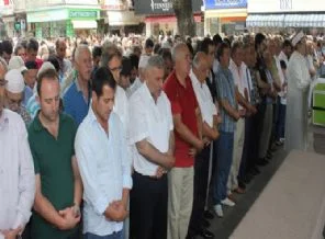 Doğu Türkistan ve Gazze'de şehitleri için gıyabi cenaze namazı
