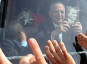 Ekmeleddin İhsanoğlu Mustafa Sarıgül'ü hatırlatıyor