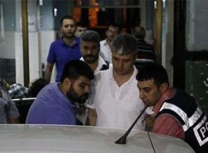 Emniyete '2. dalga'da 4 polis tutuklandı