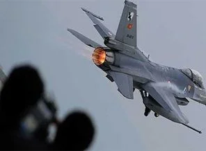F-16'lar Suriye sınırında