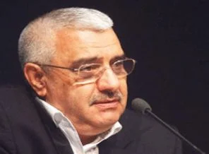 Gülen ve "güldüren" yazar