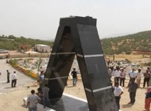 PKK'lının heykeline basan askere soruşturma