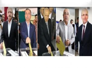 Siyasiler sandık başına gitti