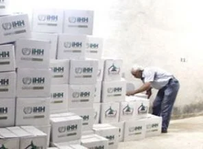 Suriyelilere yardım kolilerini çaldılar