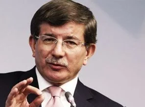 Tuna kıyısında ezan okuyan Davutoğlu