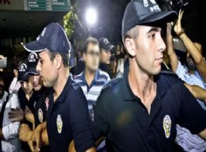 Tutuklanan 44 polis AYM'ye başvurdu