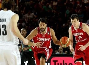 12 Dev Adam çeyrek final aşkına