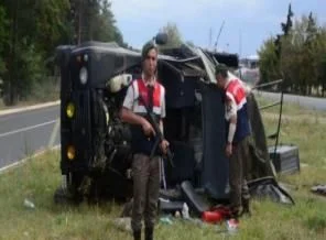 Askeri araç takla attı: 2 yaralı