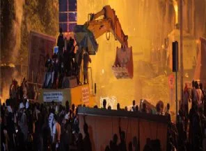 Çarşı geri vites yaptı
