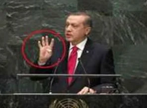 Erdoğan'dan BM'de Rabia işareti