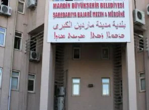 Mardin Belediyesi'nde 4 dilli tabela