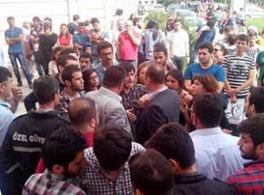 Üniversitede İHH standına saldırı