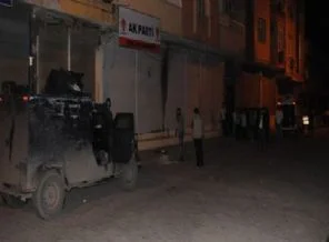 AK Parti ilçe binasına saldırı düzenlendi