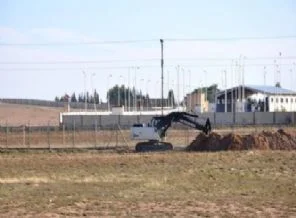 Akçakale sınırında hendek çalışması