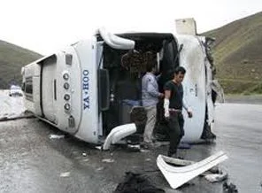 Antalya'da yolcu otobüsü devrildi