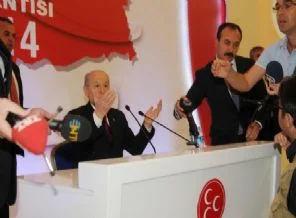 Bahçeli'den mikrofon tepkisi