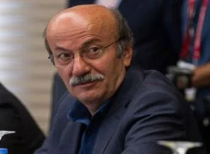 Bekaroğlu CHP'ye mescit yaptırıyor