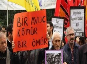 Beyoğlu'nda baretli kömürlü eylem