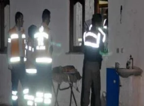 Borç isteyen üvey oğlu ile eşini öldürdü