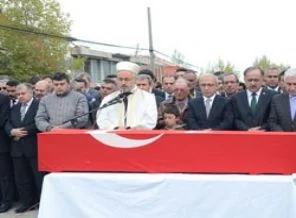 Cenazede protokol gerginliği