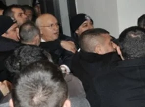 CHP Antalya İl Kongresi olaylı başladı