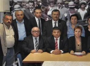 CHP'de 18 istifa birden