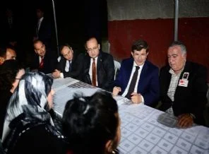 Davutoğlu'ndan taziye ziyareti