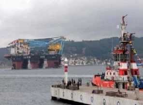 Dev gemi Çanakkale Boğazı'nı kapattı