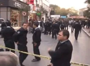 Fatih'te polise satırlı saldırı!