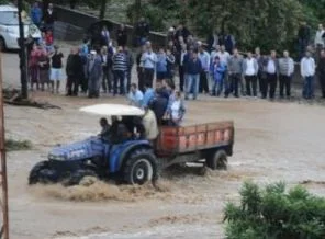 Hatay'da sel suları köprüleri yıktı