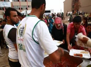 İHH'dan Kobani'den kaçanlara büyük yardım