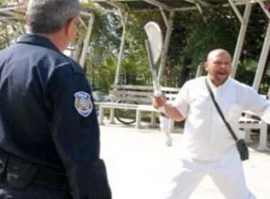 Kılıçtan sonra baltayla döndü