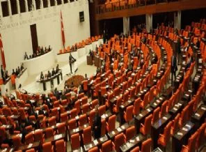 Meclis'te tezkere görüşmeleri başladı
