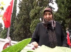 Şehitlikte buruk bayramlaşma