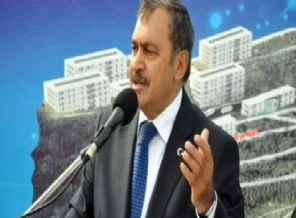 Yağmur yağdı Bakan'ın bıyıkları kurtuldu