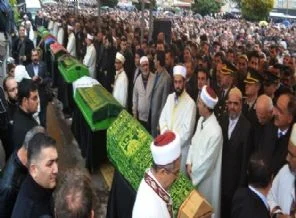 14 tarım işçisi gözyaşları içinde defnedildi