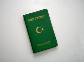 3. derecede iken ayrılan memur, yeşil pasaport alabilir mi?