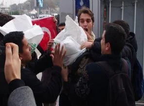 ABD askerlerine çuval geçirildi, 12 kişi gözaltında