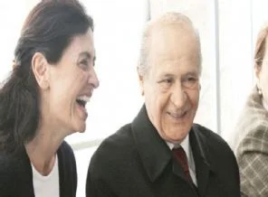 AK Saray sorusuna 'Kara Çadır' cevabı