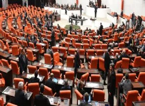 Akademisyenlerle ilgili kanun Meclis'ten geçti