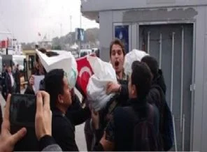 Amerikan askerlerinin başına çuval geçirdiler