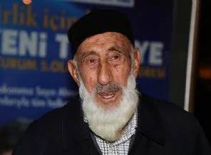 'Davutoğlu elimi öptü çok duygulandım'