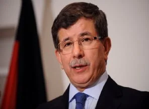 Davutoğlu'nun konvoyunda kaza