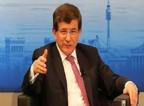Davutoğlu, Türkiye'ye döndü