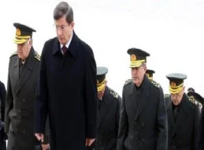 Davutoğlu ve YAŞ üyeleri Anıtkabir'i ziyaret etti