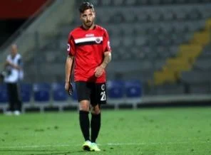 Hakan Şükür'den Kürt futbolcuya destek