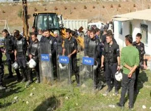 İzmir'de pompalı tüfekle saldırı: 5 polis yaralı